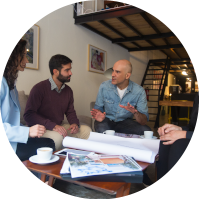 comunidad-vecinos-hablando-casa