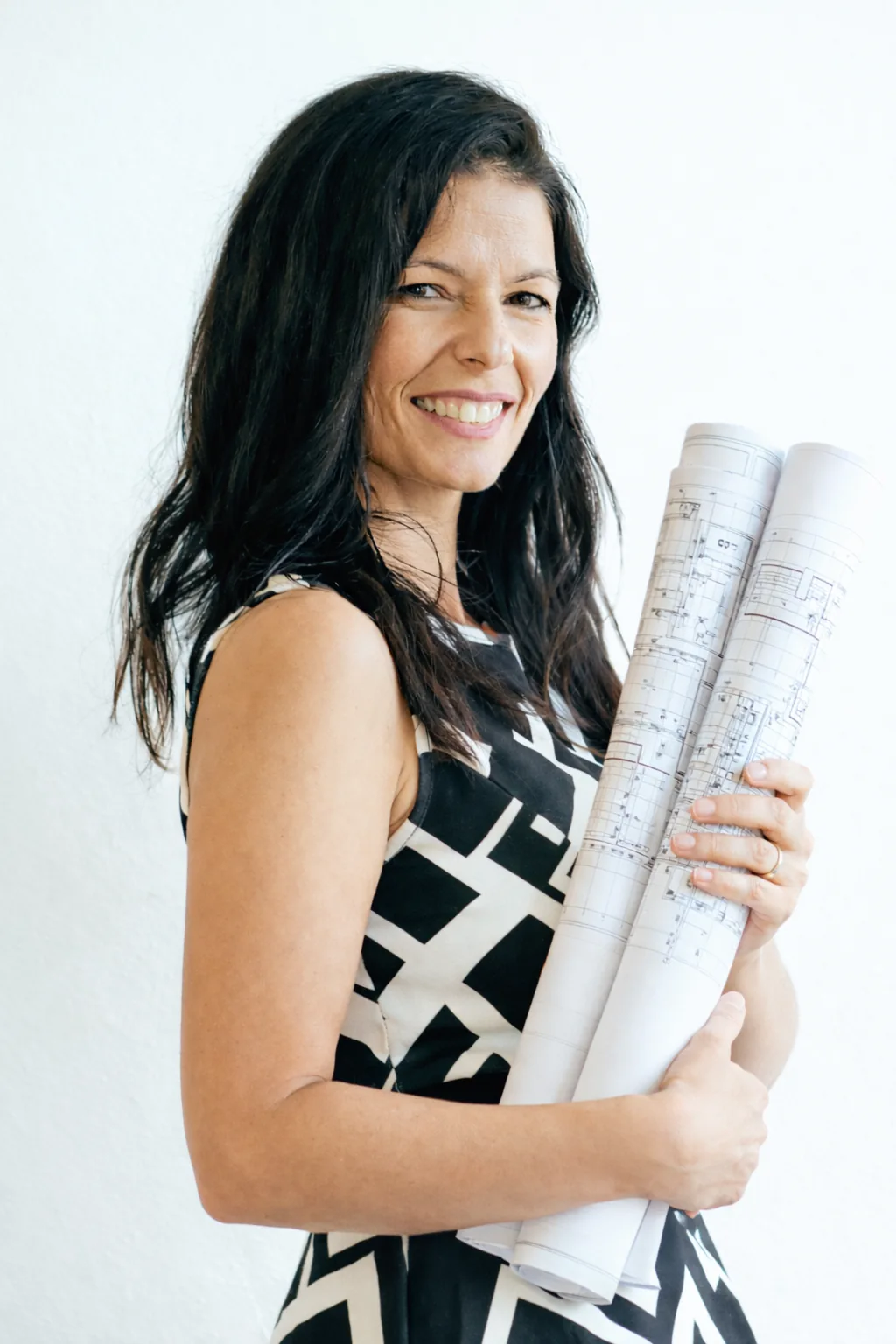 mujer-plano-mano-arquitecta