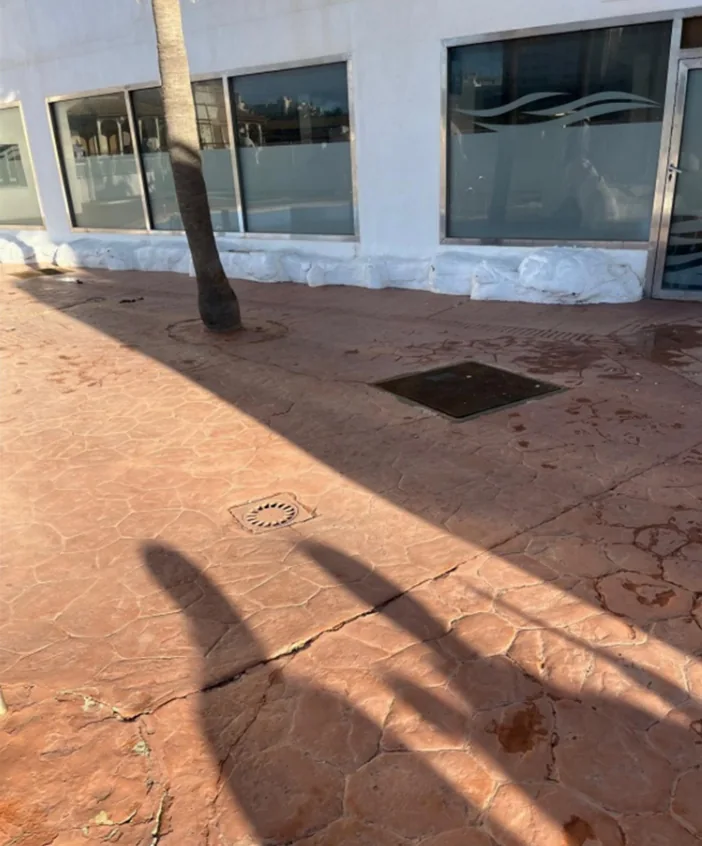 zona-exterior-3-suelo-piscina-hotel-ibersol